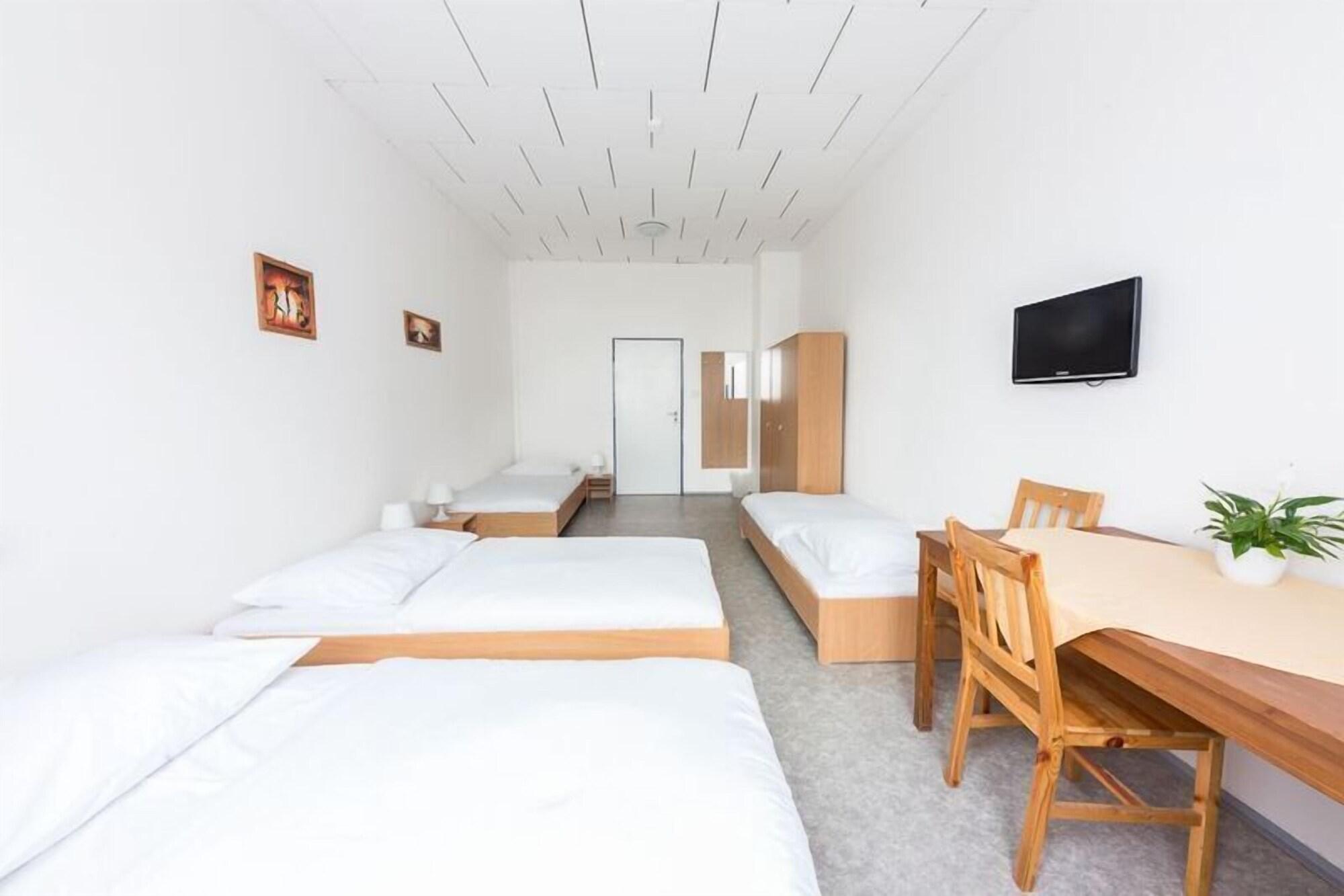 City Hostel Brno Modrice Ngoại thất bức ảnh
