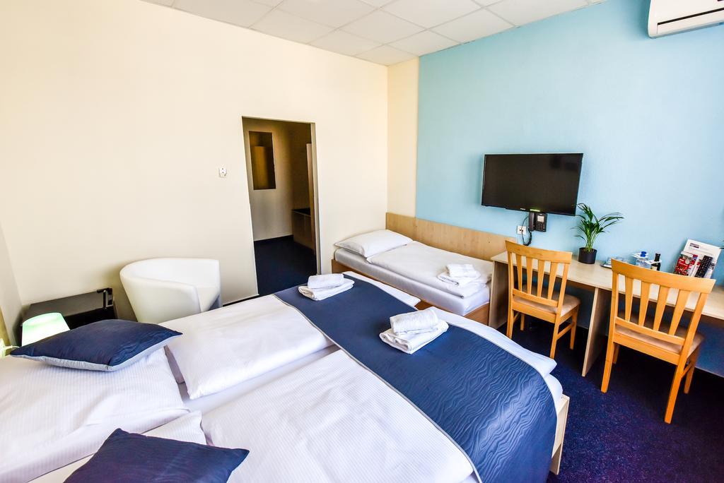 City Hostel Brno Modrice Ngoại thất bức ảnh