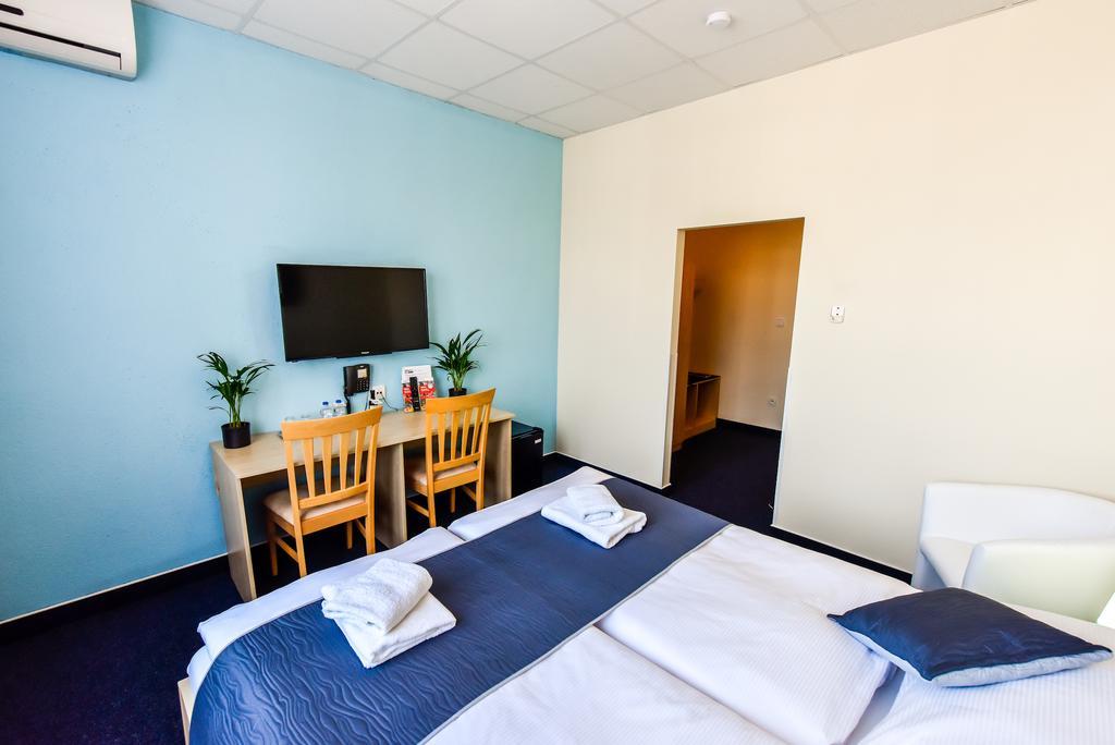 City Hostel Brno Modrice Ngoại thất bức ảnh