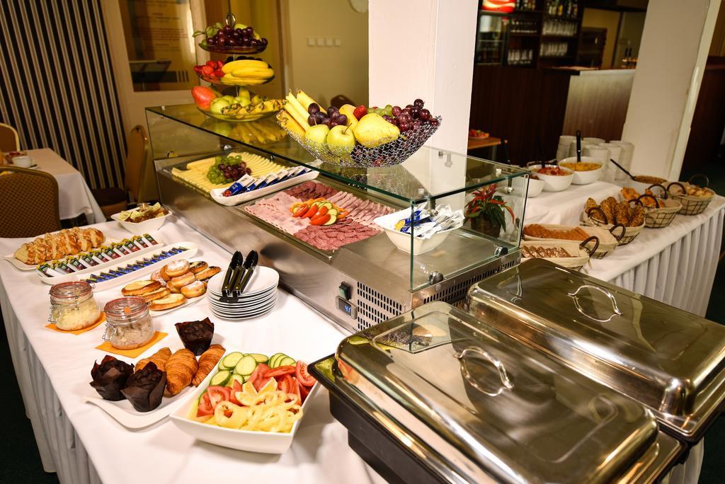 City Hostel Brno Modrice Ngoại thất bức ảnh