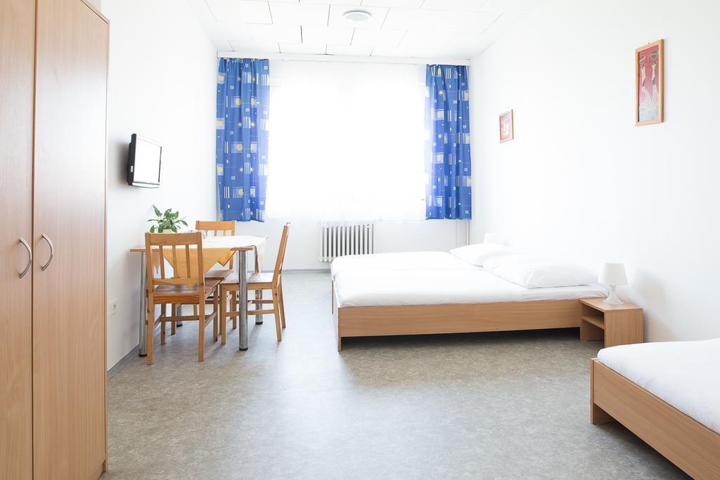 City Hostel Brno Modrice Ngoại thất bức ảnh