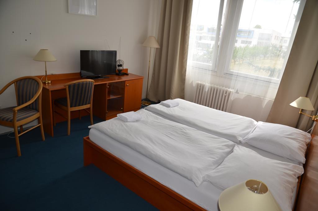 City Hostel Brno Modrice Ngoại thất bức ảnh