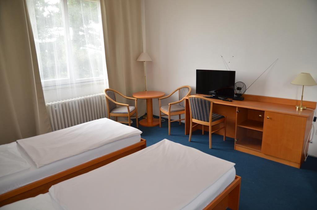 City Hostel Brno Modrice Ngoại thất bức ảnh